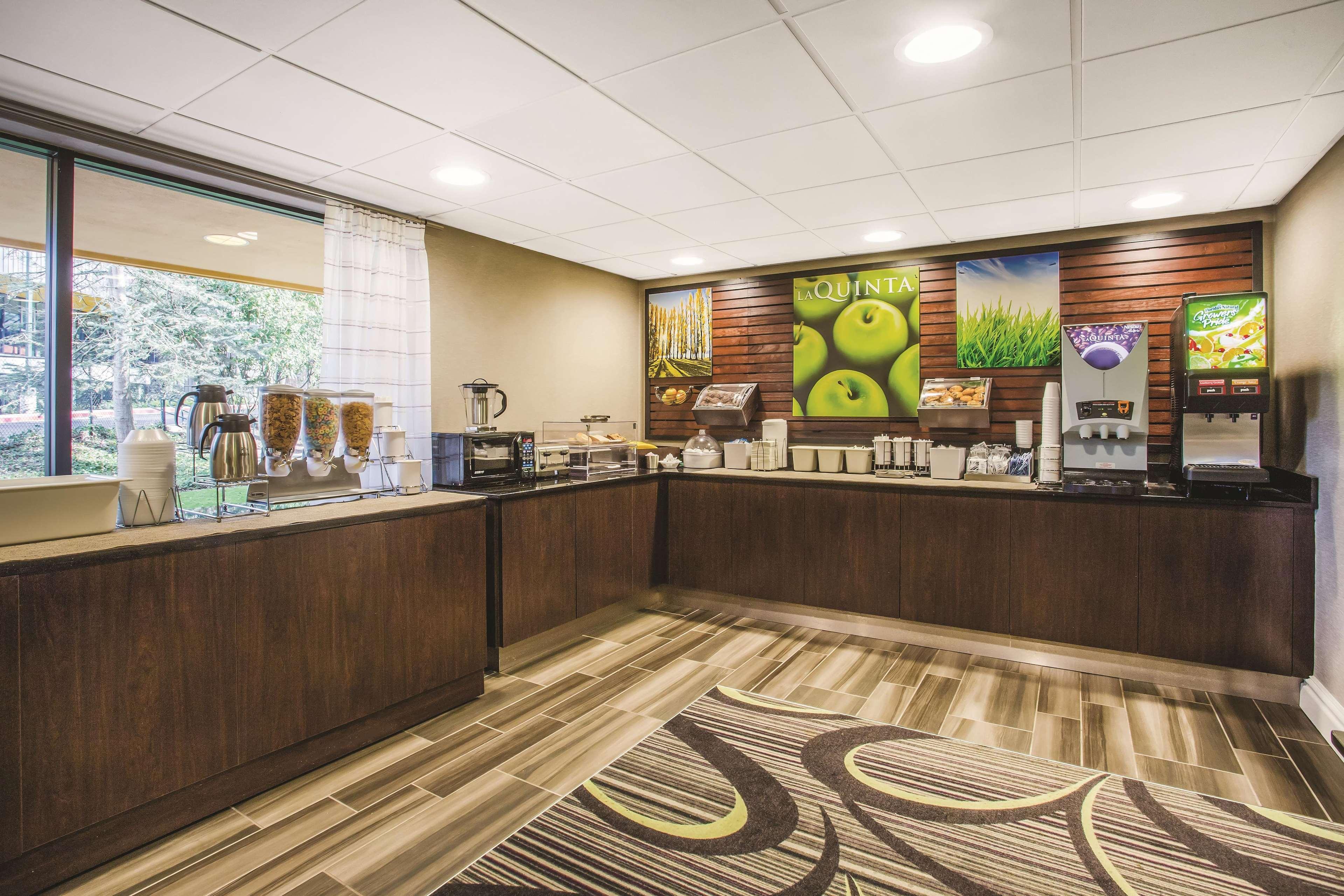 La Quinta By Wyndham Seattle Bellevue / Kirkland Hotell Exteriör bild