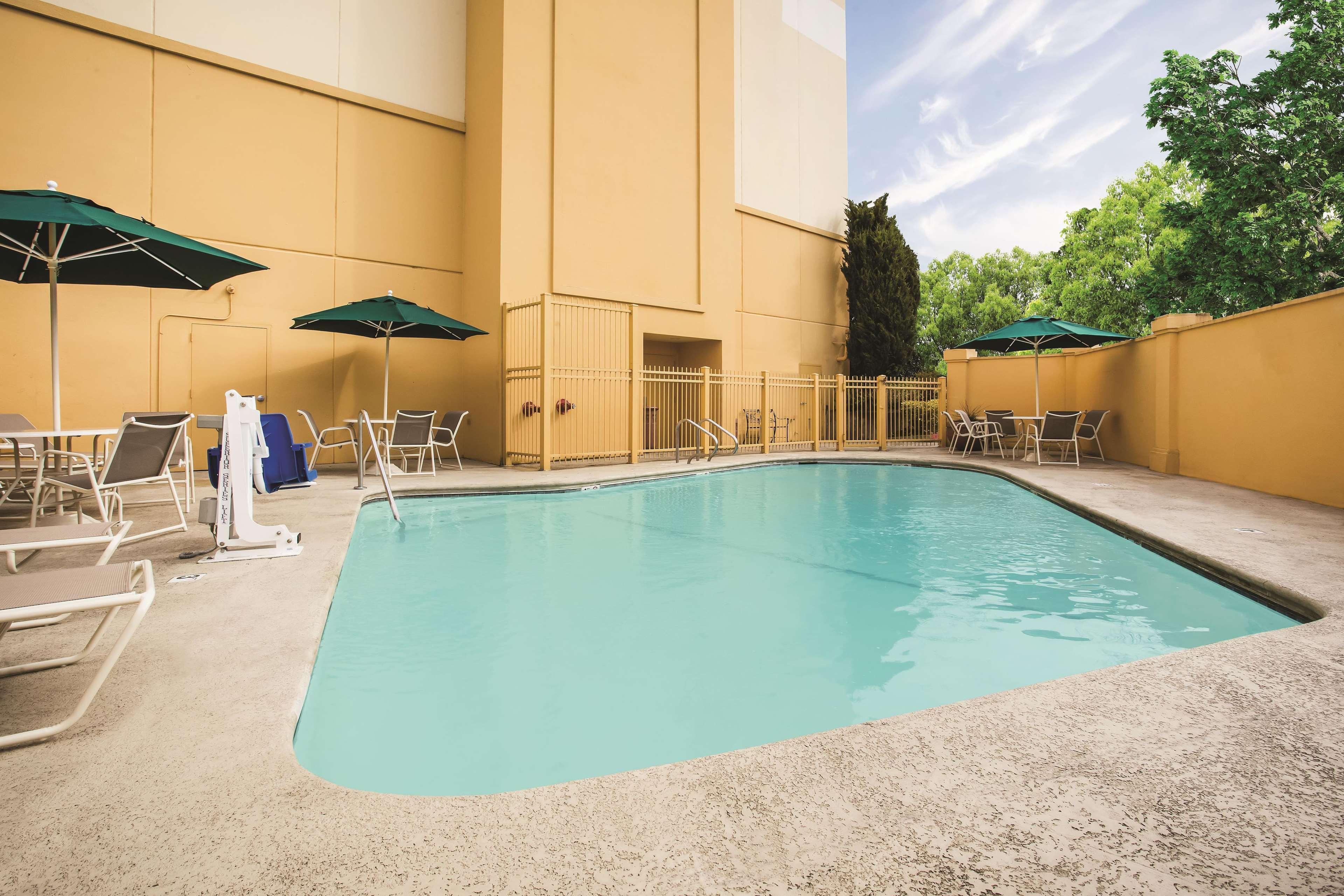 La Quinta By Wyndham Seattle Bellevue / Kirkland Hotell Exteriör bild