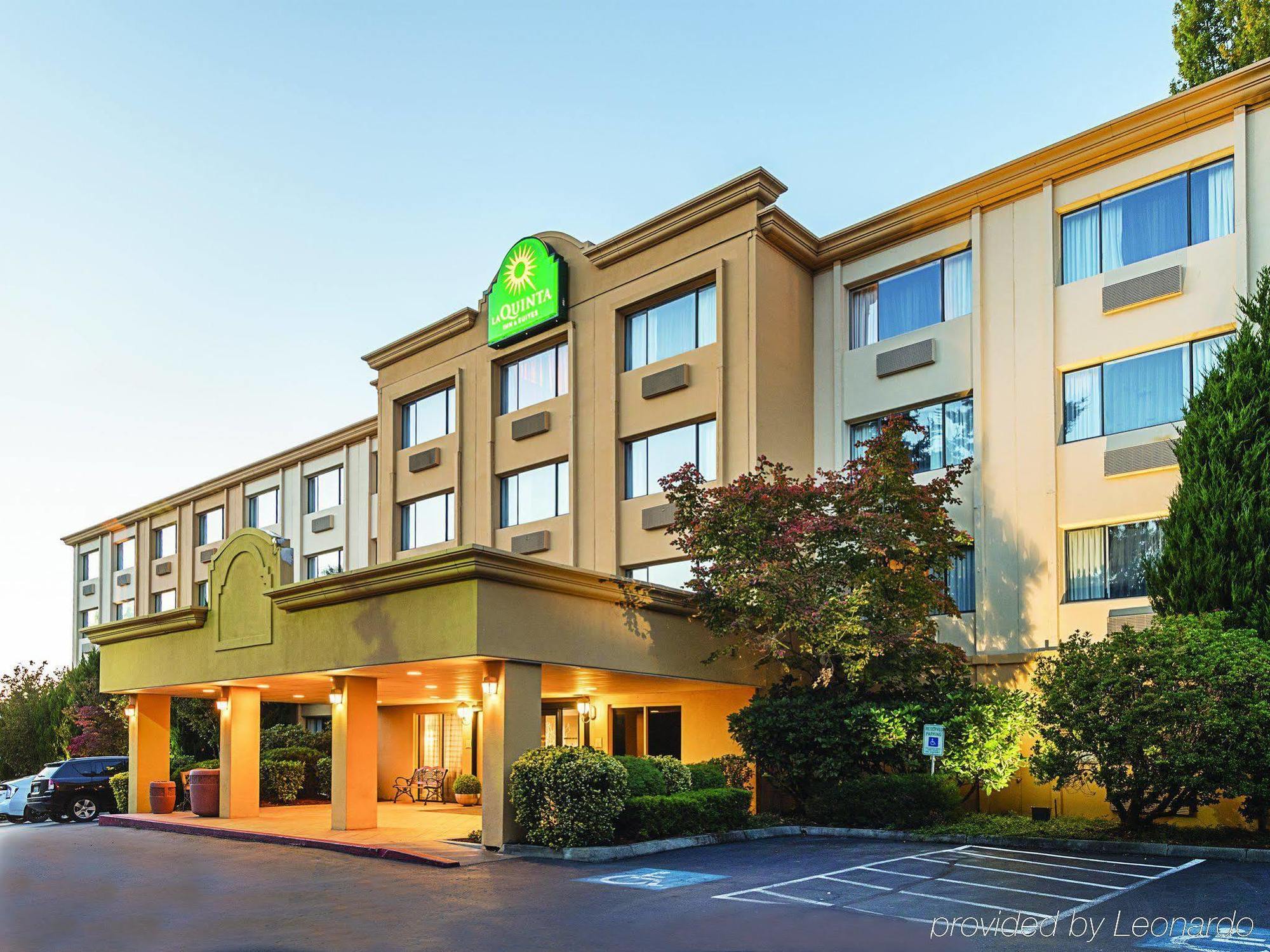 La Quinta By Wyndham Seattle Bellevue / Kirkland Hotell Exteriör bild